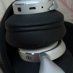 BOHM Headphone Audio Stereo like new with charging cable