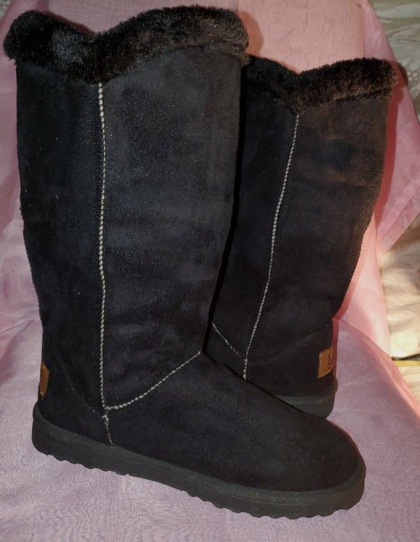 NEW! ALASKA Classic Black Suede Boots Women's Size 5