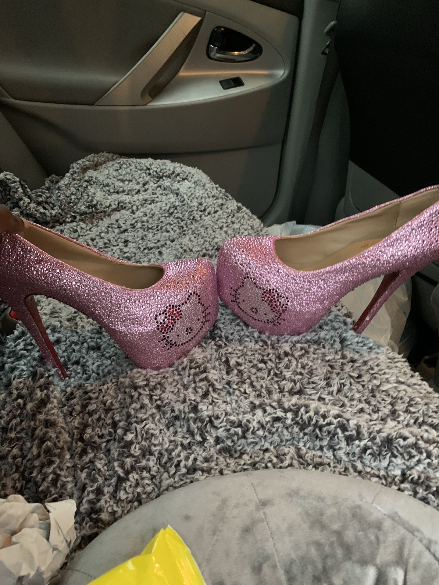 Hello Kitty..Christian Louboutin Sz 41