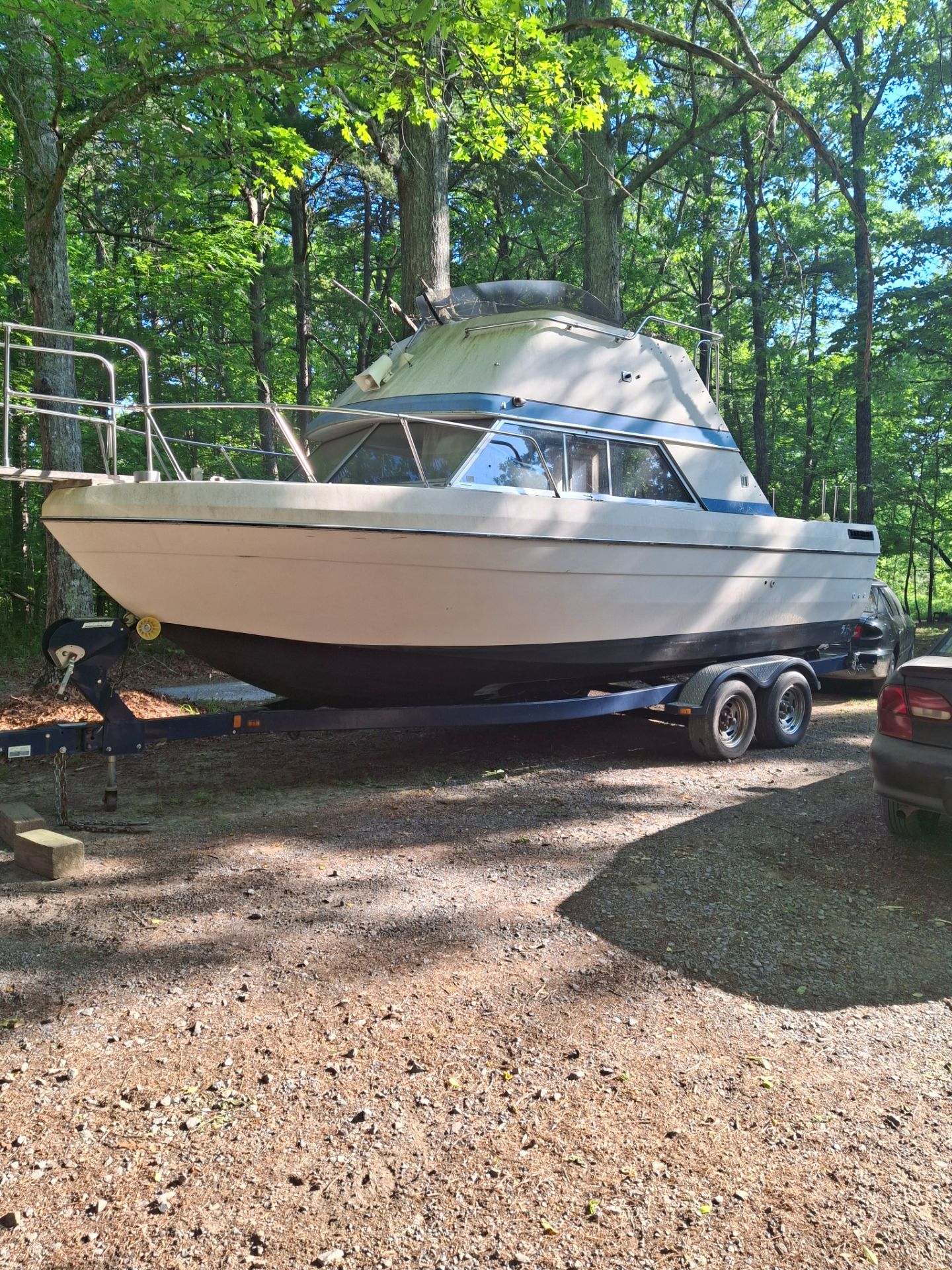 Bayliner cabin cruiser