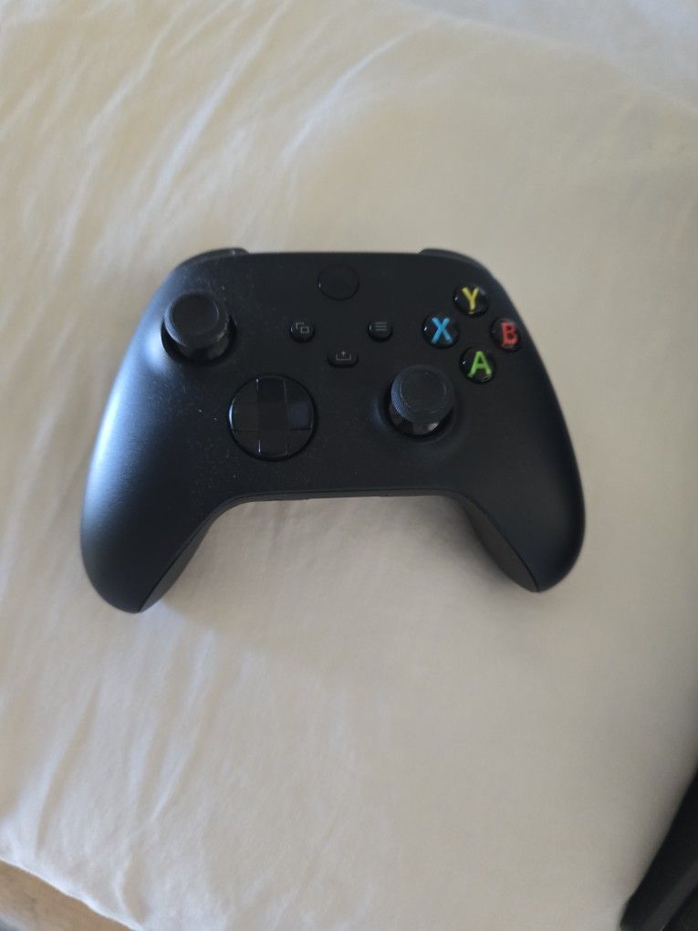 Xbox Series X IS GOOD CONDITION IF YOUR INTERESTED ONLY SERIES BUYERS