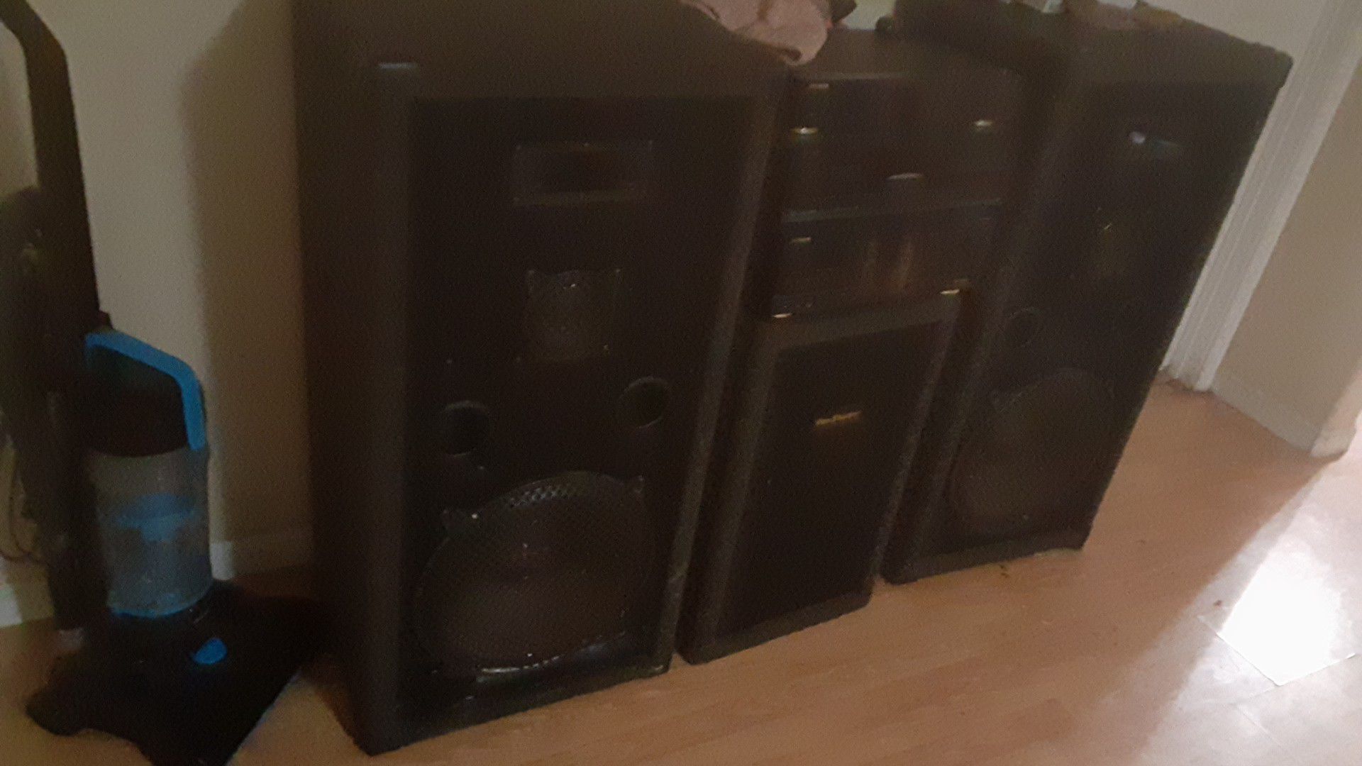 Fisher cd changer reciever 2 pro audio 15inch house speakers with pro studio bass cannon