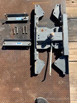 B&W Turnoverball Gooseneck Hitch – 2024 Ford F-250