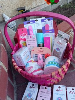 Women's cosmetic baskets