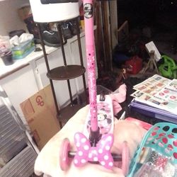 Minnie Mouse Light Up Scooter 