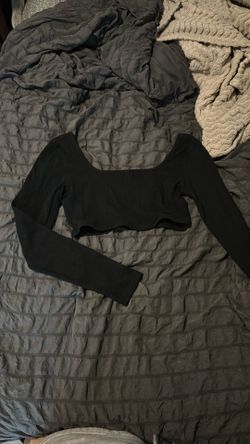Black crop top long sleeve low-cut scoop neck