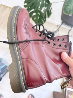 Excellent condition dr marten boots women’s 9