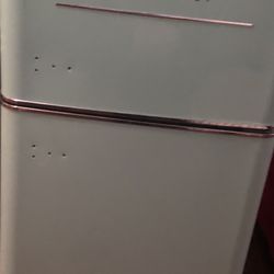 Mini Fridge 