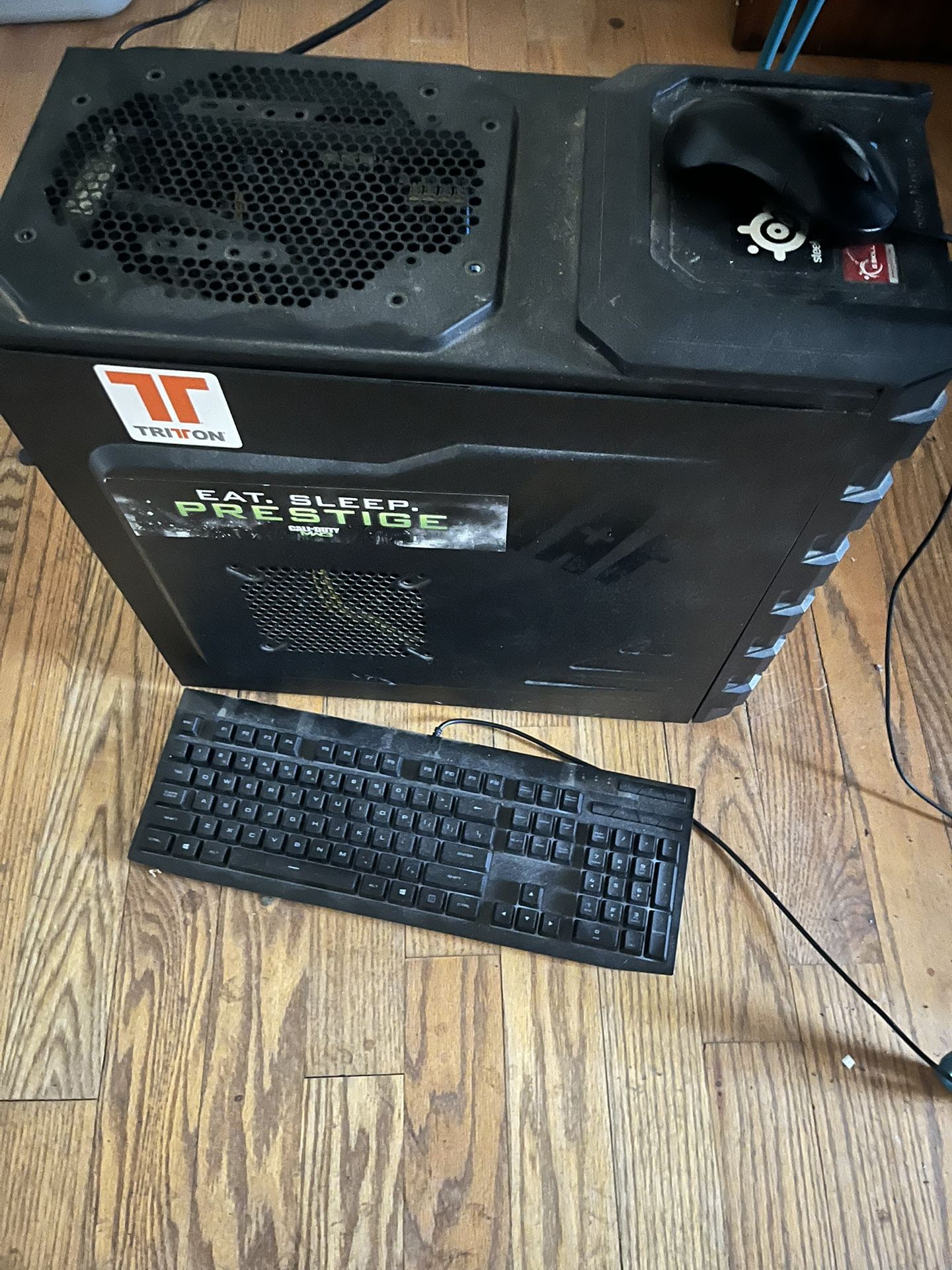 Gaming Pc With Mouse & Glow Keyboard