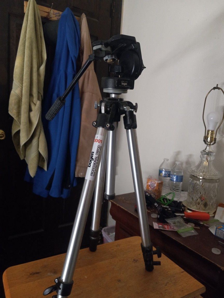 Bogen Professional Tripod With Head
