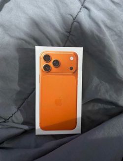 iPhone 17 (Like New) 🔥 Unlocked – Comes w/ Box & Charger