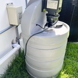 30 gallon Chemical Tank With Stenner Pump