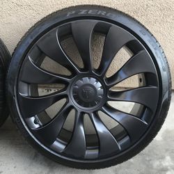 Tesla Model Y Uberturbine 21” wheels Pirelli PZero tires