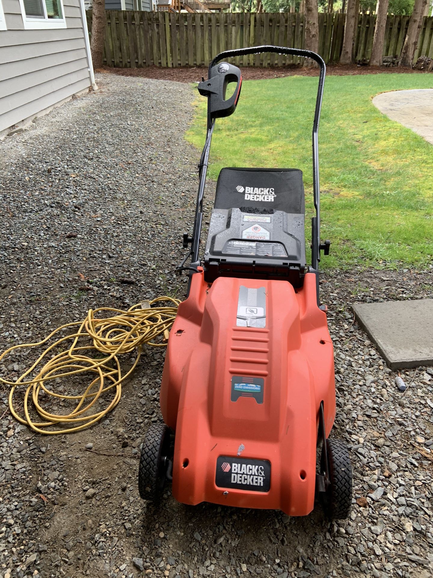Black & Decker MM1800 18-Inch 12 amp Corded Electric Lawn Mower