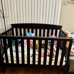 Wooden Baby Crib For Infant’s & Toddler With Two Mattress