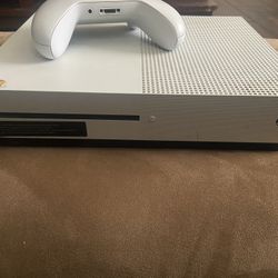 xbox’s one and a roku tv 
