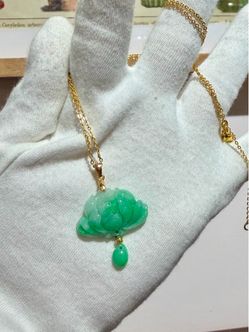 Certified genuine natural Burmese jadeite hand-carved lotus pendant necklace