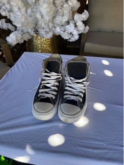 Converse size 8 woman