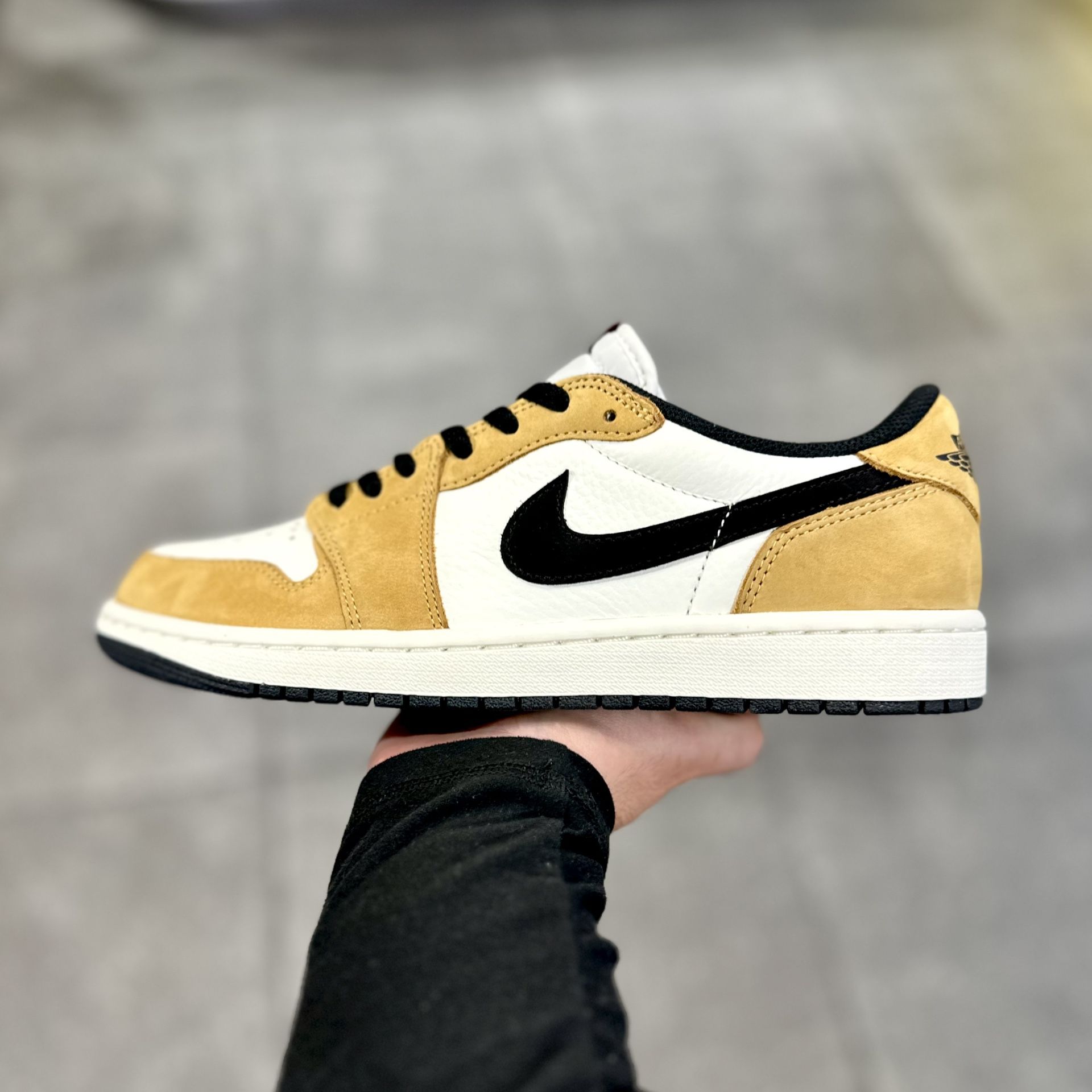 Air Jordan 1 Retro Low OG “Rookie Of The Year” Sizes 8 / 8.5 / 9 / 9.5 / 10 / 10.5 / 11 / 12 / 13 IN HAND BRAND NEW