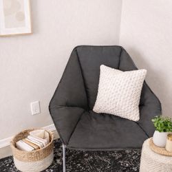 Modern Accent Chair – Cozy & Stylish - New