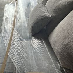 BRAND NEW 2 Couches Matching. 