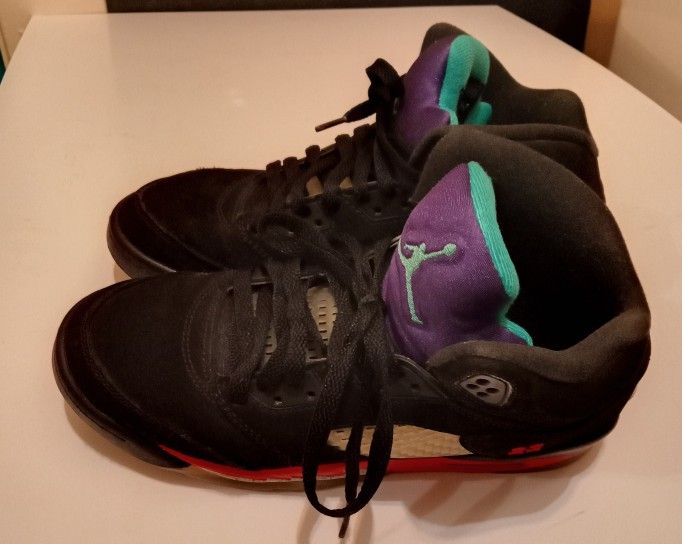 Nike Air Jordans Fire Red Metallic Grape Sz 6.5