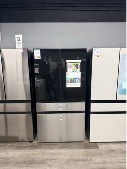 🔥SAMSUNG BESPOKE 29 CUBIC FT. FAMILY HUB REFRIGERATOR WITH BEVERAGE CENTER AND ICE MAKER🔥