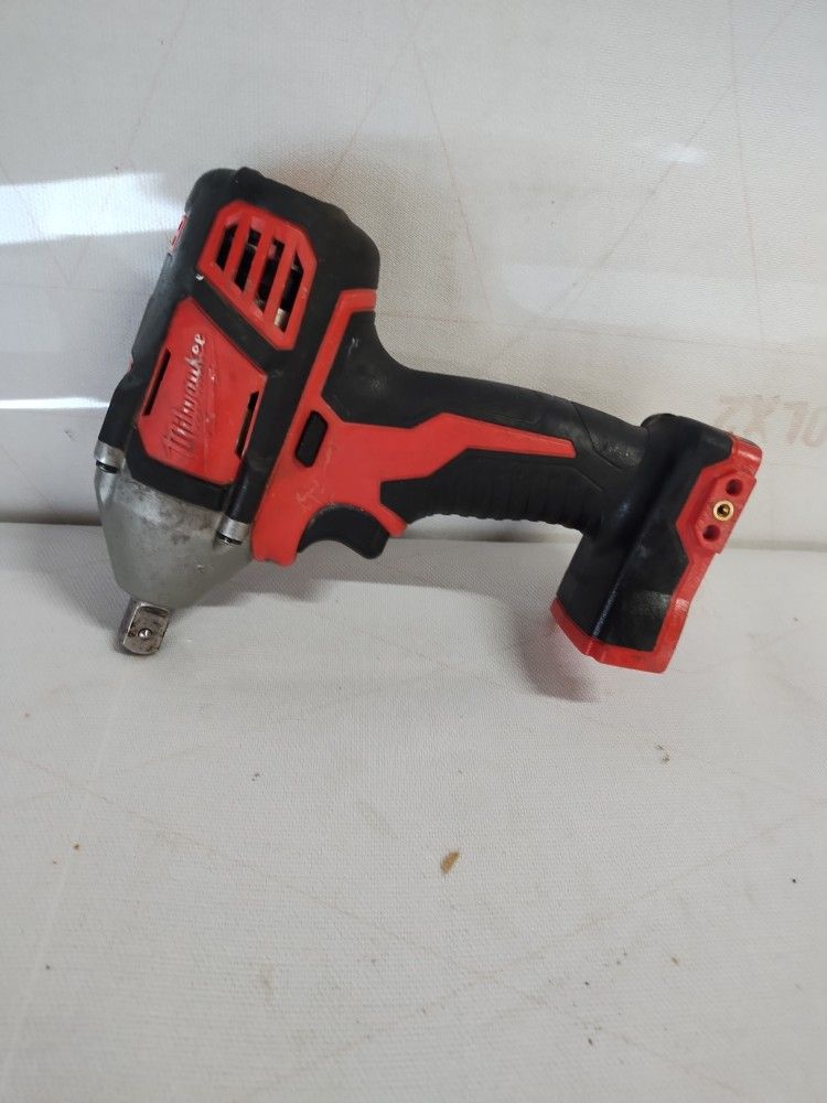 Milwaukee 18v 1/2 Inch Impact Wrench Square Drive