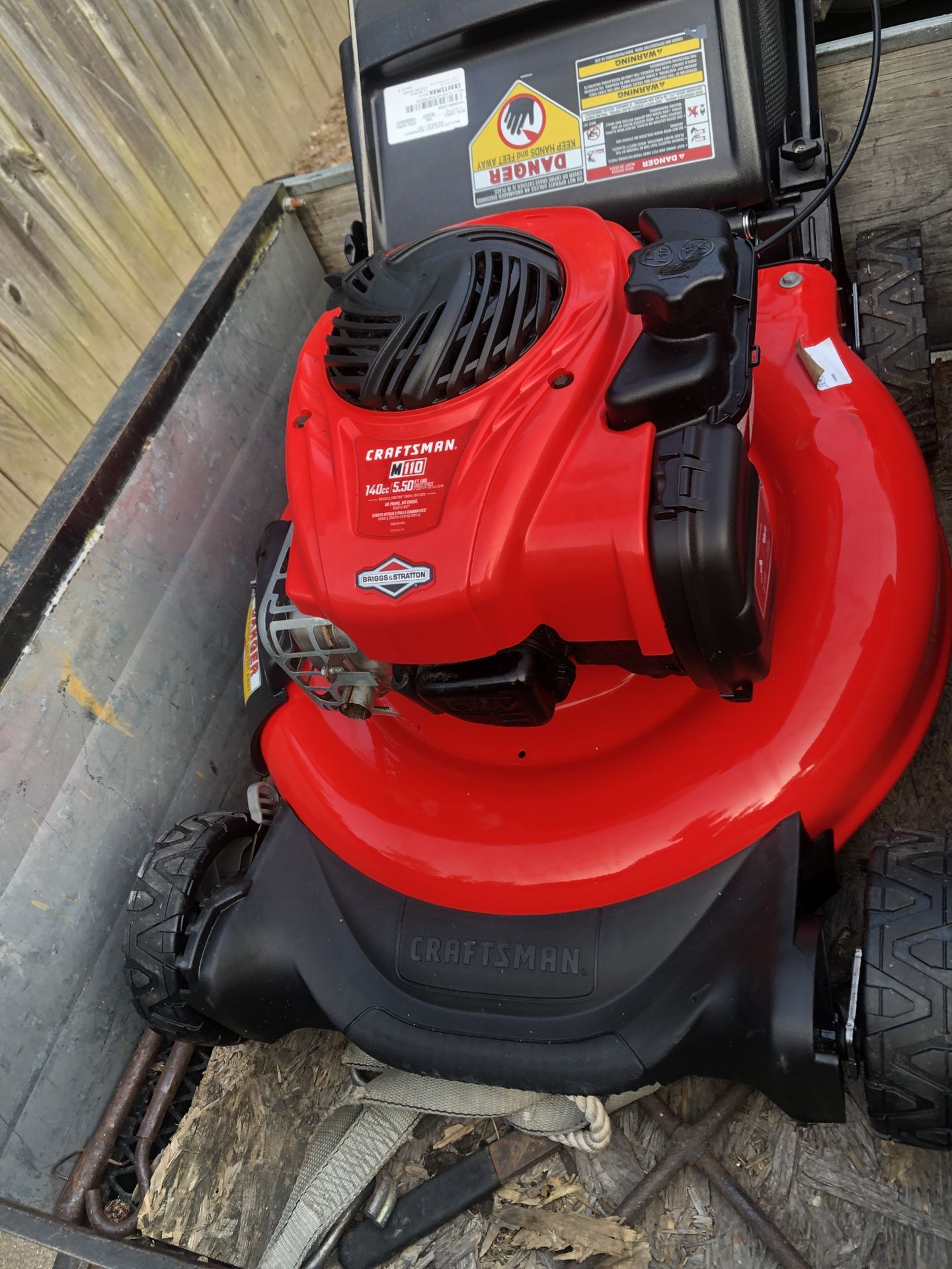 CRAFTSMAN M110 140cc 21in Push Gas Lawn Mower with Briggs and
