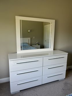 Sapphire Dresser With Mirror