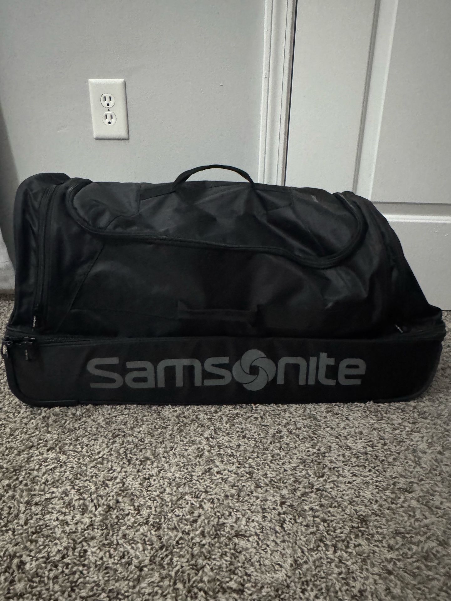 Samsonite 28 in. Wheeled duffle bag
