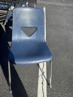 Stackable Plastic Chairs -Qty: 100
