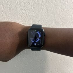 Apple Watch SE 3rd Gen 44mm Cellular - scratch Screen - Works Perfectly