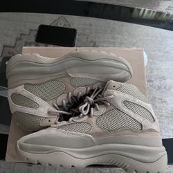 Yeezy Boots Sz 10