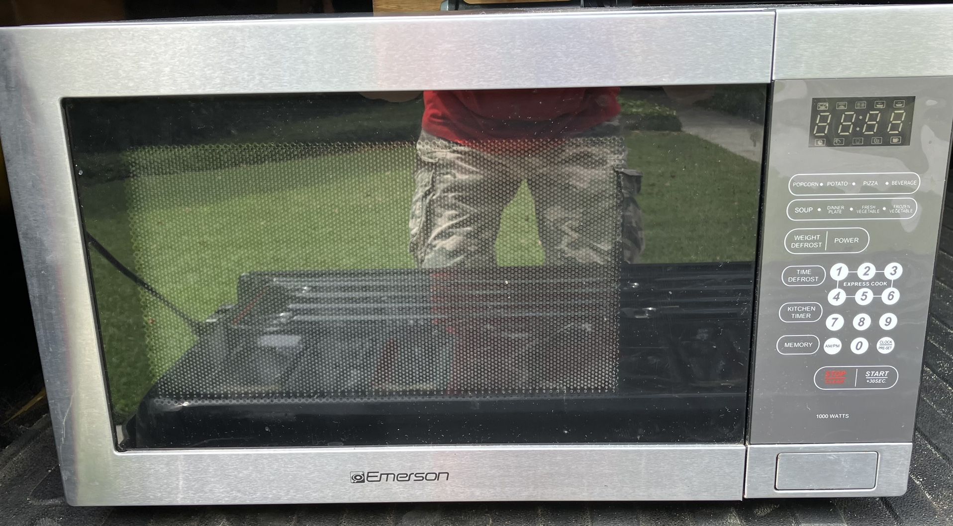 Emerson 1000 Watt Microwave