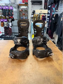 1080 large snowboard, bindings certified with warranty located at Sin city snowboards