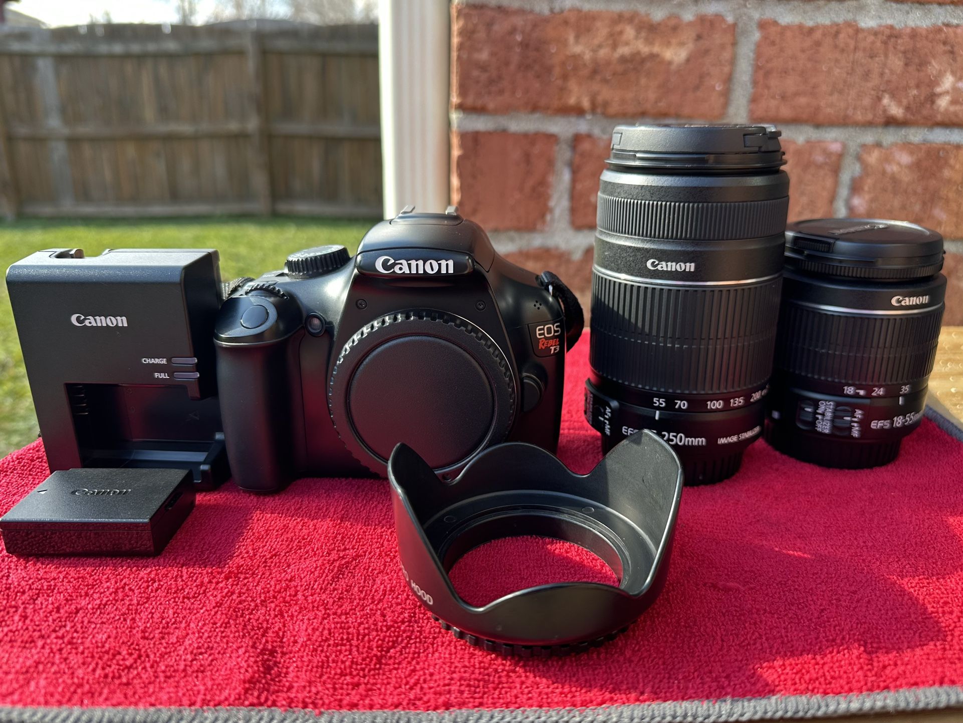 Canon EOS Rebel t3 Digital SLR Camera Package