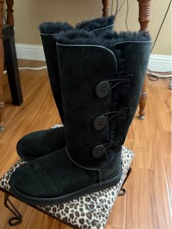 UGG Women's Bailey Button Triplet II Boots Black US 8 Sheepskin Lined Winter