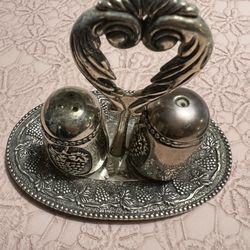 Salt And Paper Shaker Set