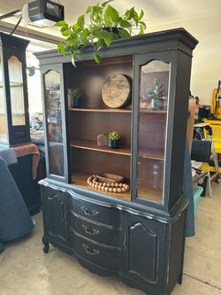 Hutch cabinet