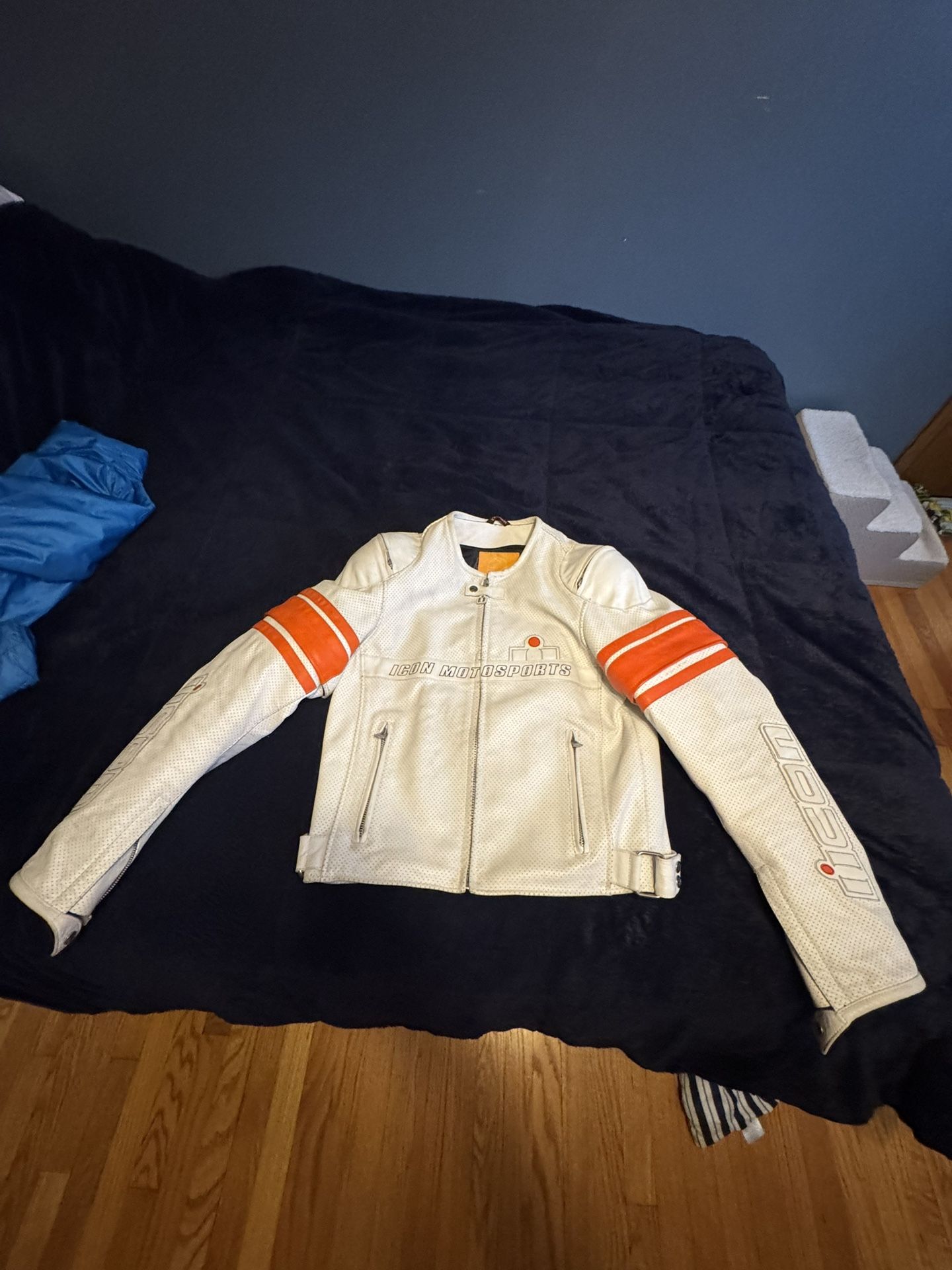 Icon Motorsports Men’s Pursuit Jacket Armored Leather Black/Gray Size Medium 