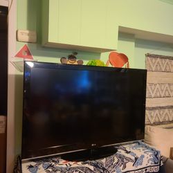 LG Flatscreen LED TV 45" with Remote Control