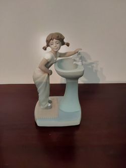 Lladro Clean Up Time - 4838