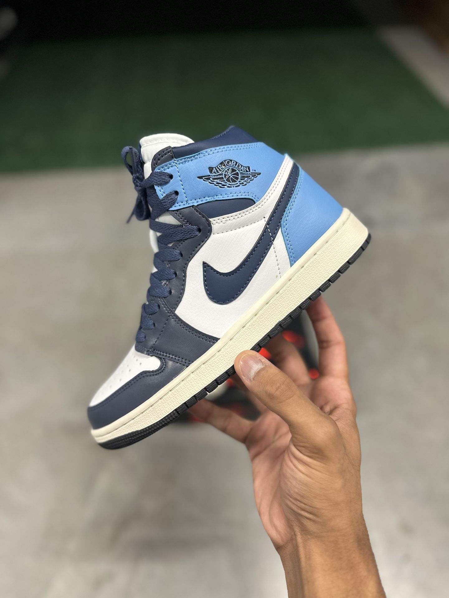 Men’s 6.5, Woman’s 8 - “Obsidian” Jordan 1's 🥶