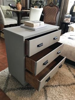 Mueble de madera  29”L x30”H x 15”D