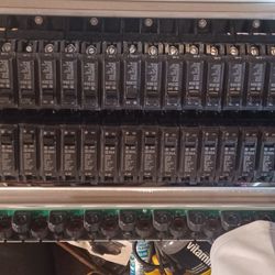40 General Electric TXQB1120 1 pole Circuit Breakers