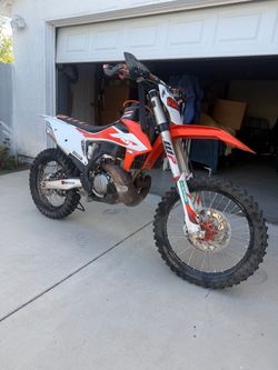 2020 KTM 250 Dirt Bike Motocross