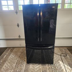 *** LG FRENCH DOOR REFRIGERATOR ***