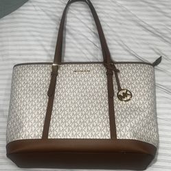 Michael Kors Jet Travel Large Logo Tote Bag