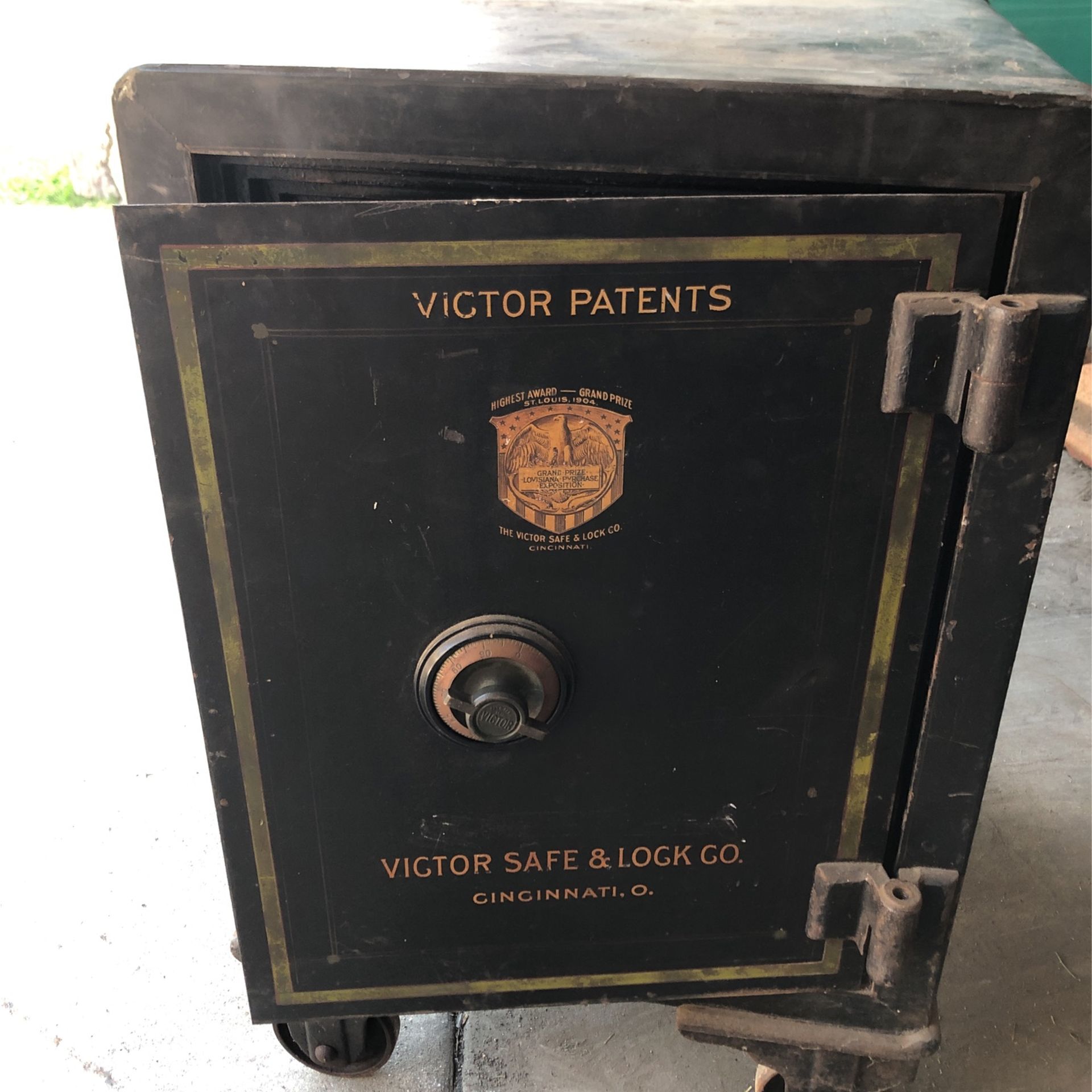 Antique Vintage Victor & Safe & Lock Company Decorative arts